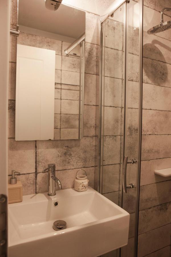 Lovely 1St Fl. Apt, With Balcony In Pagrati أثينا المظهر الخارجي الصورة